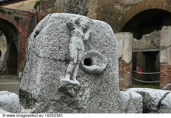 Trinkwasserbrunnen in der Ruinenstadt Herculaneum  Kampanien  Italien  Europa