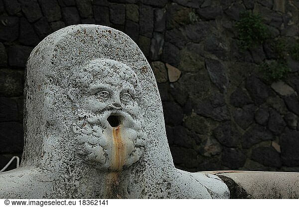 Trinkwasserbrunnen in der Ruinenstadt Herculaneum  Kampanien  Italien  Europa