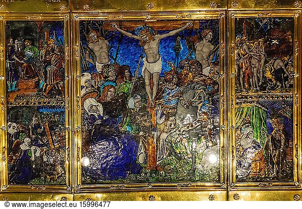 Triptico de la pasion de cristo  cobre y esmalte  Nardon Penicaud  siglo XVI  museo de Evora  Evora  Alentejo  Portugal  europa.