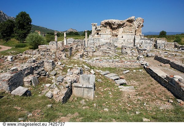 Truthuhn  Ausgrabungsstätte  Kirche  Jungfrau Maria  Madonna  Ephesos  Türkei