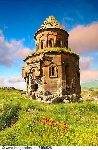 Truthuhn  Fernverkehrsstraße  Kirche  armenisch  Anatolien  antik  Seide  Türkei
