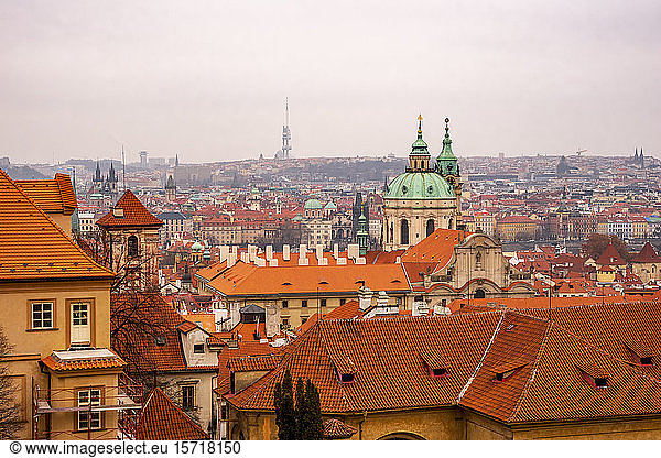 Tschechische Republik  Prag  Hochwinkelansicht der Altstadt