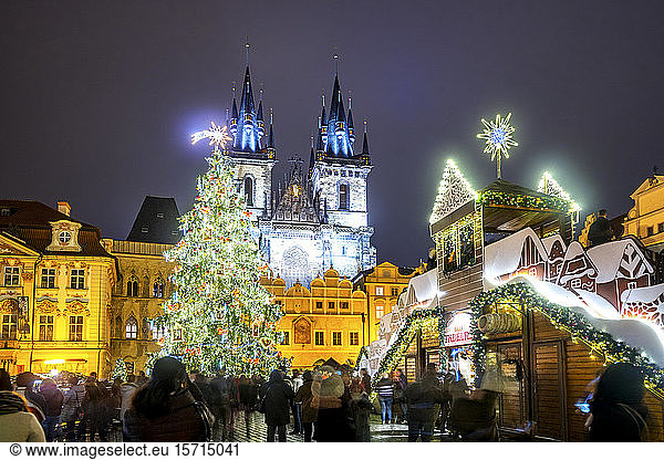 Tschechische Republik  Prag  Weihnachtsmarkt bei Nacht