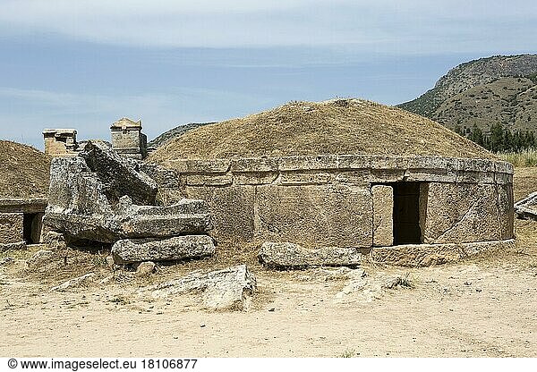 Tumuli-Gräber in der nördlichen Nekropole von Hierapoli  Denizli  Türkei. Hierapolis war eine antike griechisch-römische Stadt in Phrygien