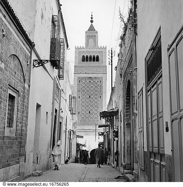 Tunis (Tunisia) 
Medina – old city 
Djama ez Zitouna (Mosque of the Olive Tree; built from 864; construction works in the 13th  15th  17th and 19th cent.)
– View through a small alley towards the minaret (1653  tower 1834  height 44 m). Photo  1959