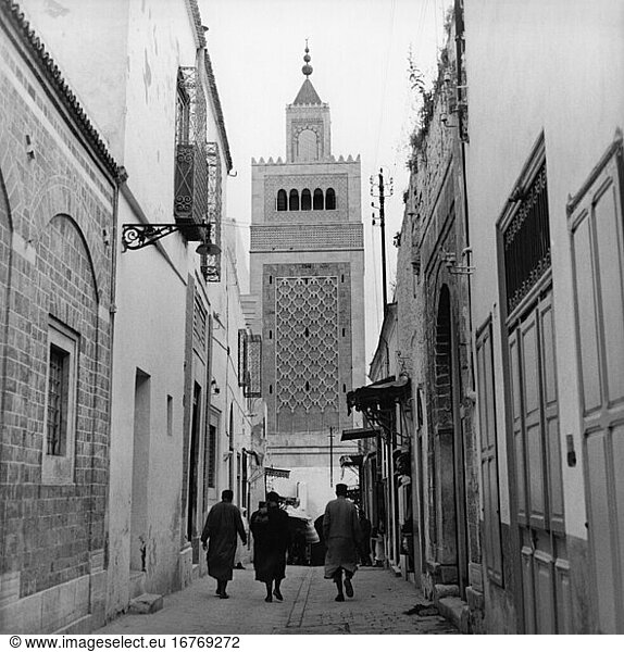 Tunis (Tunisia) 
Medina – old city 
Djama ez Zitouna (Mosque of the Olive Tree; built from 864; construction works in the 13th  15th  17th and 19th cent.). View through a small alley towards the minaret (1653  tower 1834  height 44 m). Photo  1959