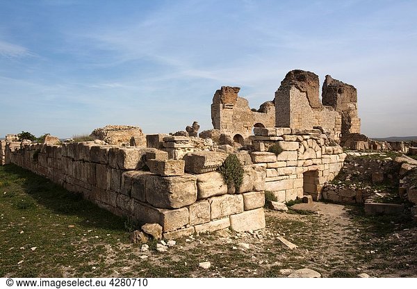 Tunisia  Central Western Tunisia  Makthar  ruins of the Roman-era city of Mactaris  public baths