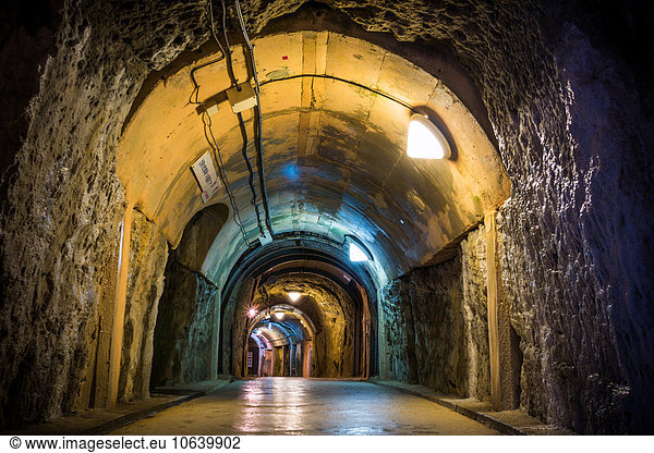 Tunnel Nostalgie Unterführung Zentrale Okinawa Japan japanisch Militär