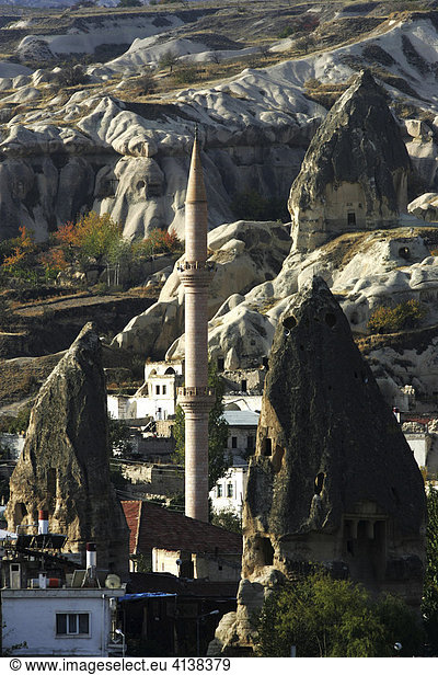 TUR Türkei Kappadokien : Göreme. Tuffsteinlandschaft mit bizarren Felsgebilden