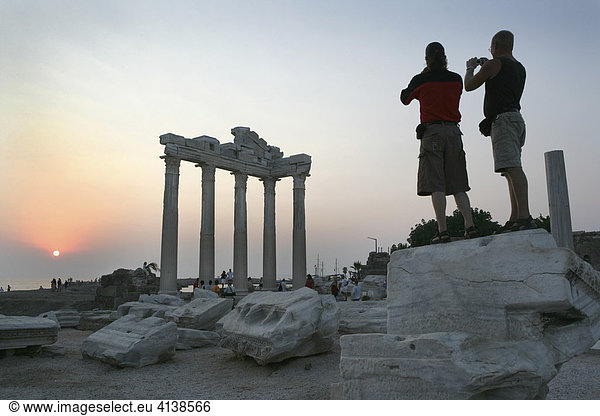 TUR Türkei Side Türkische Riviera Südküste. Ruinen des Apollon Tempel