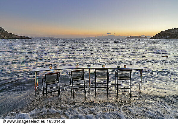 Turkey  Bodrum  Guemuesluek  Bar table on beach