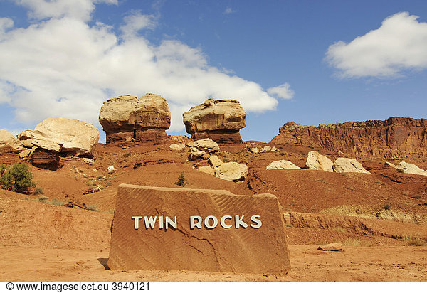 Twin Rocks  Capitol Reef Nationalpark  Utah  USA