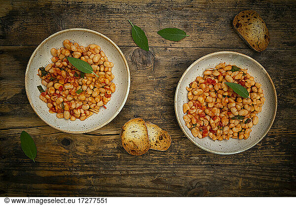 Two bowls of Italian fagioli alluccelletto