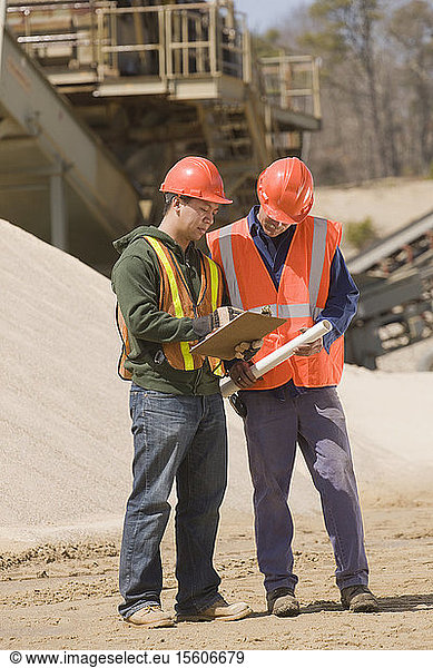 Two engineers discussing at a gravel and asphalt plant