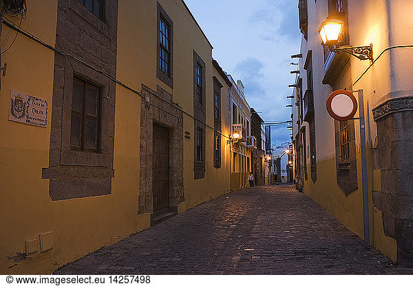 Typical colourful street in Vegueta old town  Las Palmas  Gran Canaria  Canary Islands  Spain  Europe