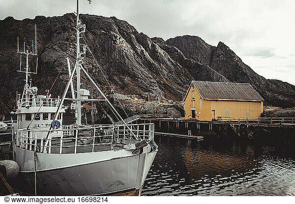 typisch norwegische Stelzenfischerhütten