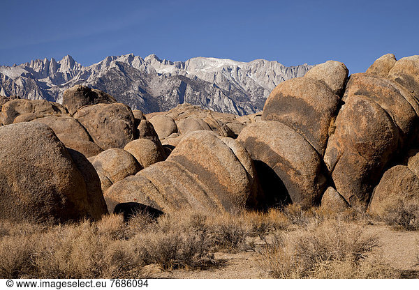Typische Felsformation der Alabama Hills  Sierra Nevada  Kalifornien  Vereinigte Staaten von Amerika  USA