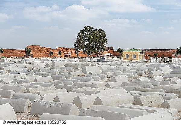 Typische weiße Gräber  alter jüdischer Friedhof Miaara  Marrakech  Marokko  Afrika