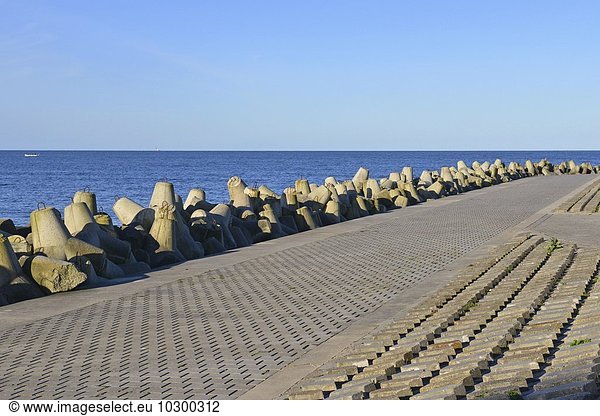 Uferbefestigung mit Tetrapoden und Beton  Helgoland  Schleswig-Holstein  Deutschland  Europa