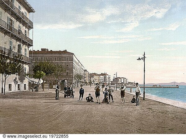 Uferpromenade von Zara  heute Zadar  Dalmatien  Österreich-Ungarn  Österreichisch-Ungarische Monarchie  heute Kroatien  Historisch  um 1900  digital restaurierte Reproduktion nach einem Original aus dem 19th Jahrhundert Water front of Zara  now Zadar  Dalmatia  Austro-Hungary  Austro-Hungarian Empire  Austrian-Hungarian Monarchy  today Croatia  Historical  around 1900  digitally restored reproduction from a 19th century original