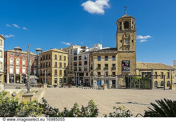 Uhrenturm am Andalusien-Platz  Ubeda  UNESCO-Weltkulturerbe. Provinz Jaen  Andalusien  Südspanien Europa.