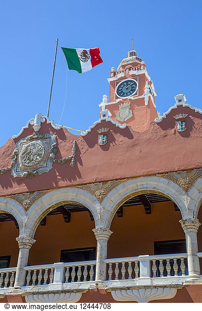 Uhrenturm auf einem städtischen Gebäude  Merida  Yucatan  Mexiko