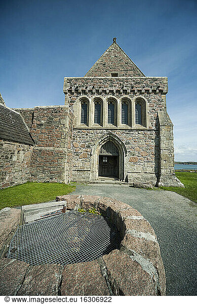 UK UK, Scotland, Inner Hebrides, Iona, fountain and part of facade of ...