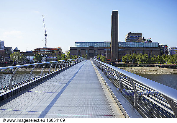 UK  England  London  Leere Millennium-Brücke