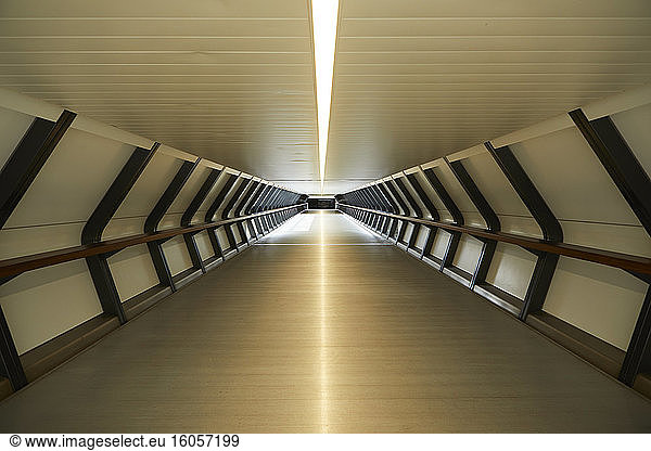 UK  England  London  Leerer Tunnel in den Londoner Docklands