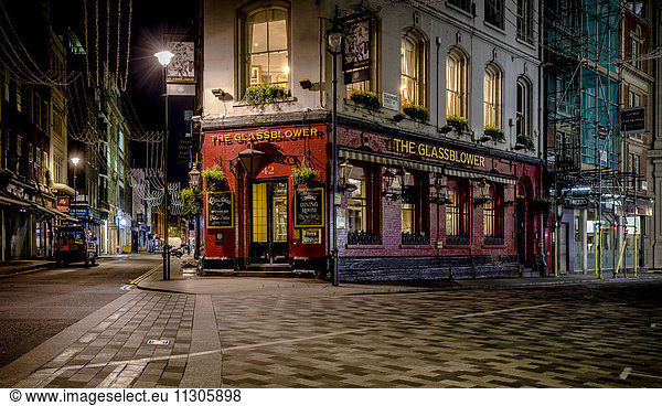 UK  London  pub at Glasshouse Street by night