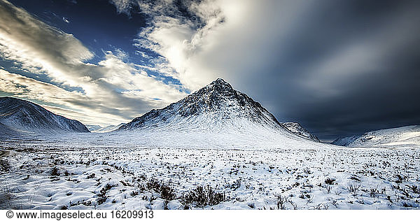 UK  Schottland  Blick auf Schneeberge bei Buachaille Etive Mor