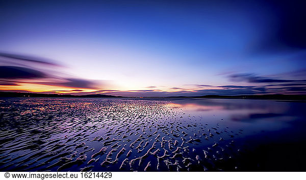 UK  Schottland  Gekräuselter Sand bei Ebbe und Sonnenuntergang