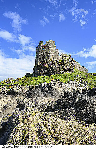 UK  Schottland  Ruinen von Dunure Castle
