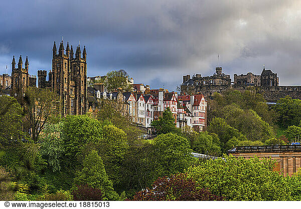 UK  Scotland  Edinburgh  Assembly Hall and Ramsay Garden apartments with Edinburgh Castle in background