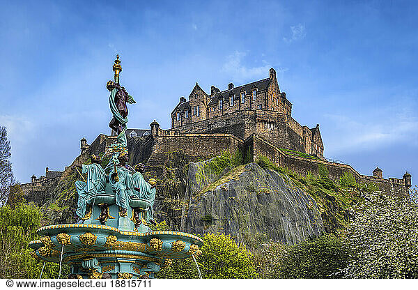 UK  Scotland  Edinburgh  Ross Fountain in front of Edinburgh Castle