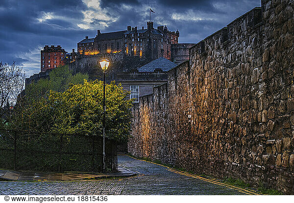 UK  Scotland  Edinburgh  Vennel street and Flodden Wall at dusk