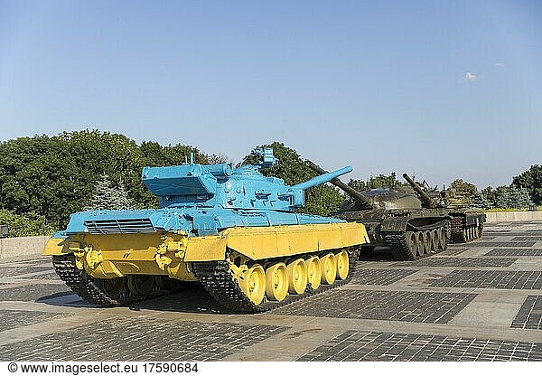Ukrainische Panzer in Kiew beim Kriegsmuseeum