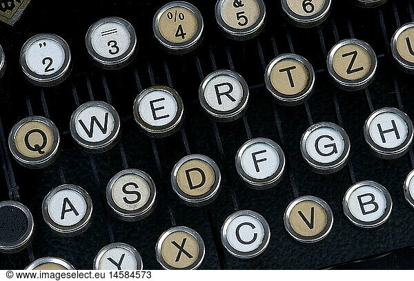 Um 1925  Tastatur einer Schreibmaschine  Marke Mercedes  Bueromaschinen Werke A.G. in Zella Mehlis  Thueringen  Buchstaben  Alphabet  tippen  Detail Schreibmaschinentastatur  schreiben  Buerotechnik  Zwanziger Jahre  Technik  Tasten Um 1925, Tastatur einer Schreibmaschine, Marke Mercedes, Bueromaschinen Werke A.G. in Zella Mehlis, Thueringen, Buchstaben, Alphabet, tippen, Detail Schreibmaschinentastatur, schreiben, Buerotechnik, Zwanziger Jahre, Technik, Tasten