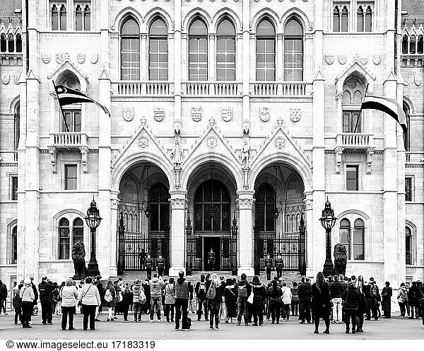 Ungarisches Parlamentsgebäude  architektonische Touristenattraktion  neugotische Revival-Fassade