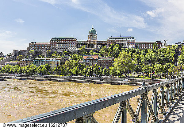 Ungarn  Budapest  Blick auf die Budaer Burg