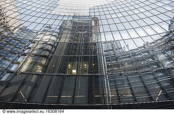 United Kingdom  England  London  Willis building with reflexion of Lloyd's building