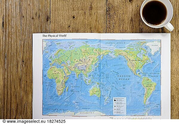 Urlaubsplanung  mit Weltkarte  Atlas