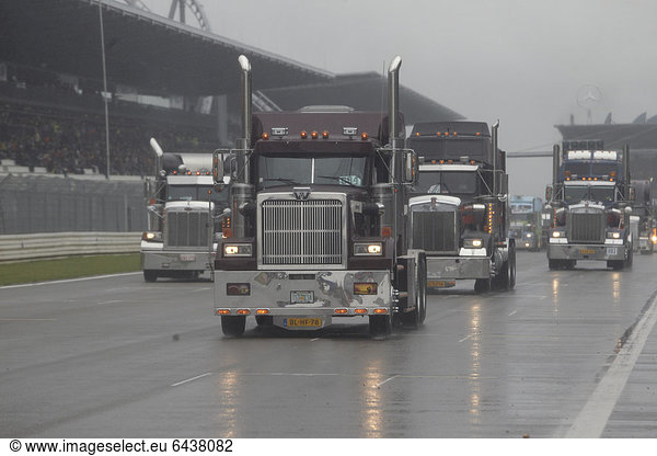 US-Trucks auf der Grand-Prix-Strecke des Nürburgrings beim Truck-Grand-Prix 2012  Nürburgring  Rheinland-Pfalz  Deutschland  Europa