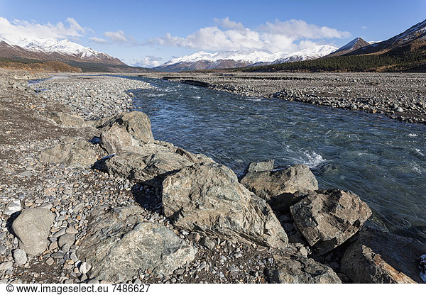 USA  Alaska  Blick auf den Toklat River im Denali Nationalpark