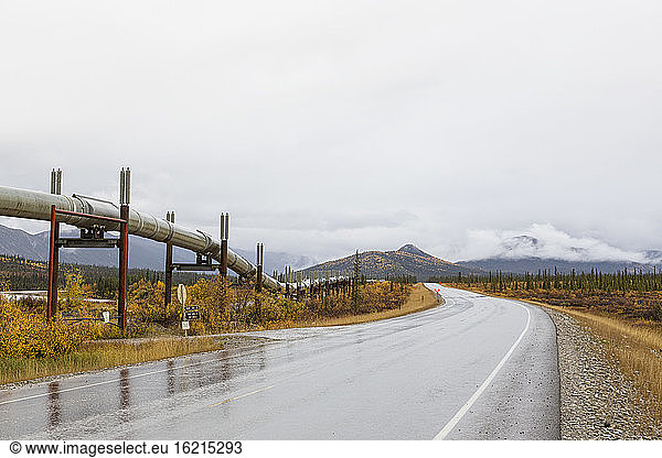 USA  Alaska  View of Trans Alaska Pipeline System along Dalton Highway in autumn