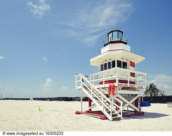 USA  Florida  Miami Beach  Rettungsschwimmerhäuschen am South Beach