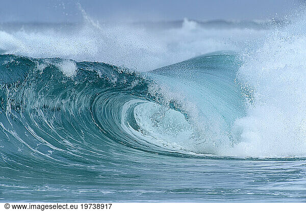 USA  Hawaii Islands  Breaking wave in Pacific Ocean
