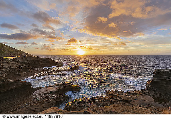 USA  Hawaii  Oahu  Lanai  Pazifischer Ozean bei Sonnenaufgang