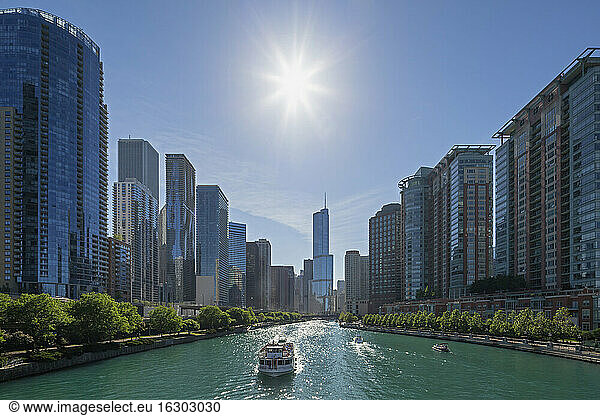 USA  Illinois  Chicago  Tourboat on Chicago River