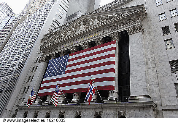 USA  New York City  Blick auf die Wall Street
